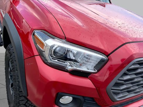 Used 2022 Toyota Tacoma TRD Off-Road w/ Technology Package AWD/4WD image 27