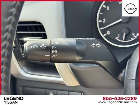 Used 2022 Nissan Rogue SV w/ SV Premium Package image 21