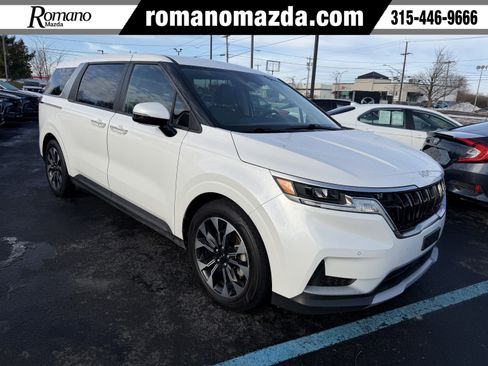 Used 2024 Kia Carnival EX image 1