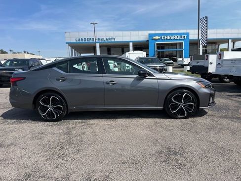 Used 2024 Nissan Altima 2.5 SR image 2
