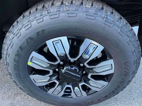 New 2026 GMC Sierra 2500 Denali w/ Denali Reserve Package image 11