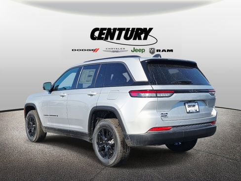 New 2026 Jeep Grand Cherokee Altitude image 5