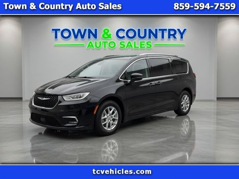 Used 2021 Chrysler Pacifica Touring-L FWD image 1