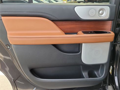 Used 2021 Lincoln Navigator L Reserve image 10