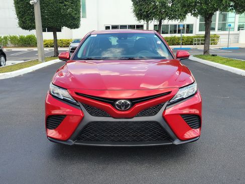 Used 2020 Toyota Camry SE FWD image 4