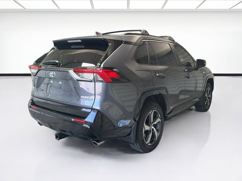 Used 2021 Toyota RAV4 SE w/ Weather & Moonroof Package AWD/4WD image 4