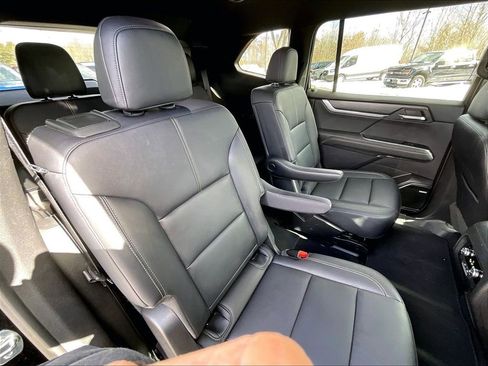 Used 2024 GMC Acadia Elevation image 15