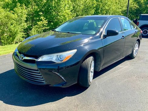 Used 2017 Toyota Camry LE FWD image 4