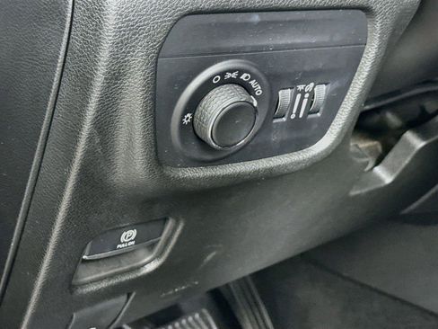 Used 2024 Jeep Grand Cherokee L Altitude AWD/4WD image 15