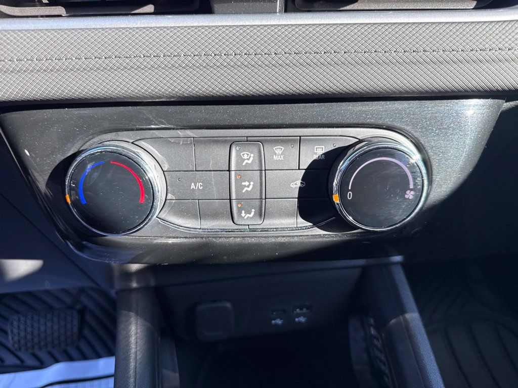 Used 2024 Chevrolet TrailBlazer LT w/ Driver Confidence Package AWD/4WD image 30