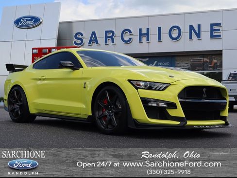 Used 2021 Ford Mustang Shelby GT500 w/ Carbon Fiber Track Pack RWD image 1