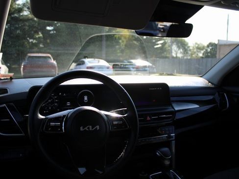 Certified 2024 Kia Seltos X-Line image 6