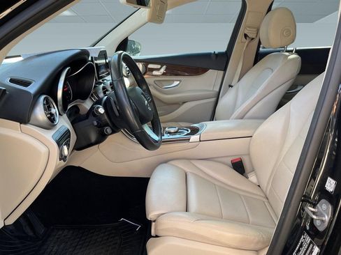 Used 2018 Mercedes-Benz GLC 300 4MATIC image 3