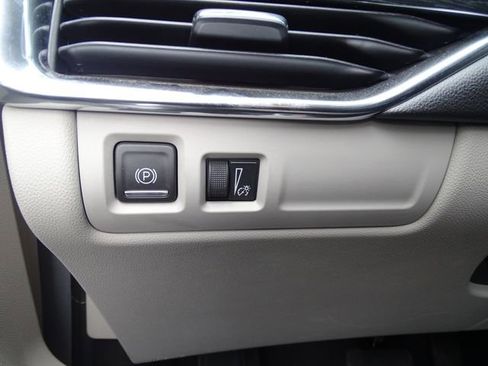 Used 2020 Cadillac XT4 Premium Luxury w/ Driver Awareness Package image 19