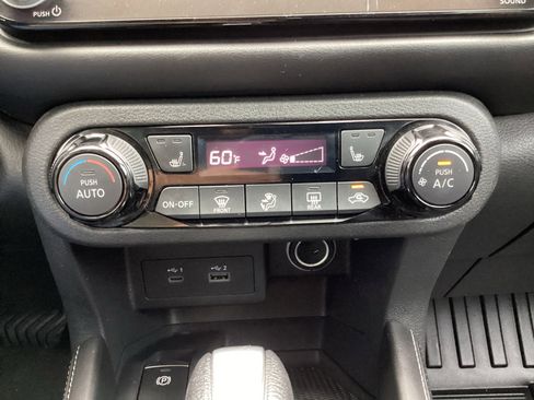 Used 2023 Nissan Kicks SR w/ SR Premium Package FWD image 19