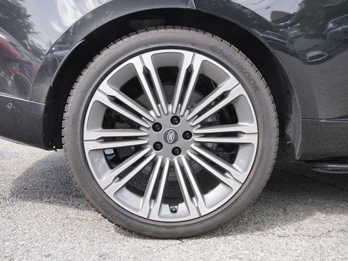 Used 2024 Land Rover Range Rover Long Wheelbase Autobiography image 30