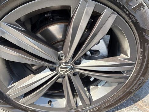 Certified 2022 Volkswagen Atlas SEL R-Line AWD/4WD image 31