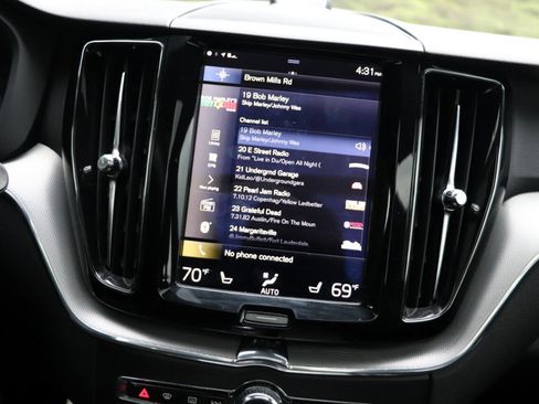 Used 2018 Volvo XC60 T8 R-Design w/ Convenience Package image 27