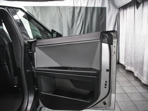 Used 2025 Tesla Cybertruck AWD Crew Cab image 19