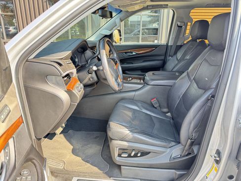 Used 2018 Cadillac Escalade Premium Luxury AWD/4WD image 12