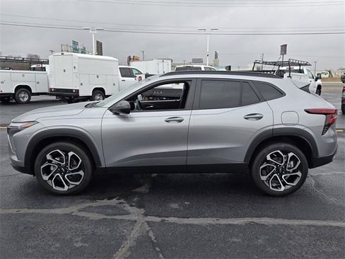 Used 2025 Chevrolet Trax RS image 6