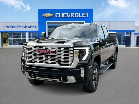 Used 2024 GMC Sierra 2500 Denali w/ Technology Package image 2