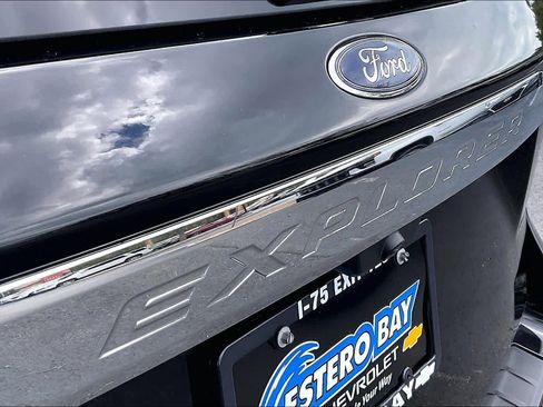 Used 2023 Ford Explorer XLT image 9