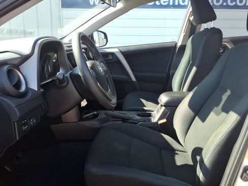 Used 2017 Toyota RAV4 LE FWD image 7