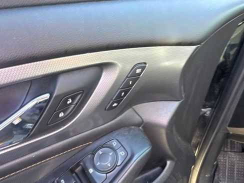 Used 2019 Chevrolet Traverse Premier w/ Driver Confidence II Package FWD image 9