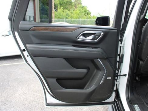 Used 2023 Chevrolet Tahoe Premier AWD/4WD image 40