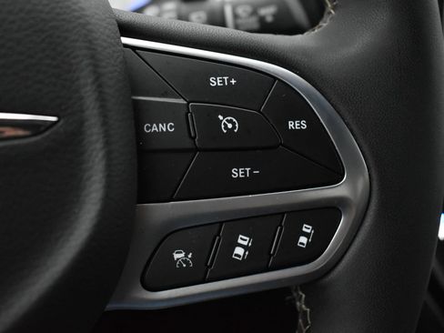Used 2025 Chrysler Pacifica Select FWD image 22