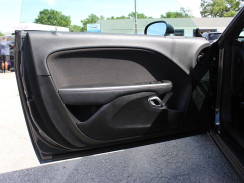 Used 2019 Dodge Challenger R/T w/ Driver Convenience Group RWD image 10
