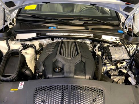 Certified 2023 Porsche Macan AWD/4WD image 32