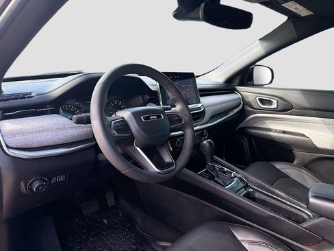 Used 2023 Jeep Compass Latitude image 25