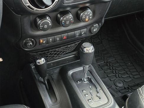 Used 2016 Jeep Wrangler Rubicon image 7