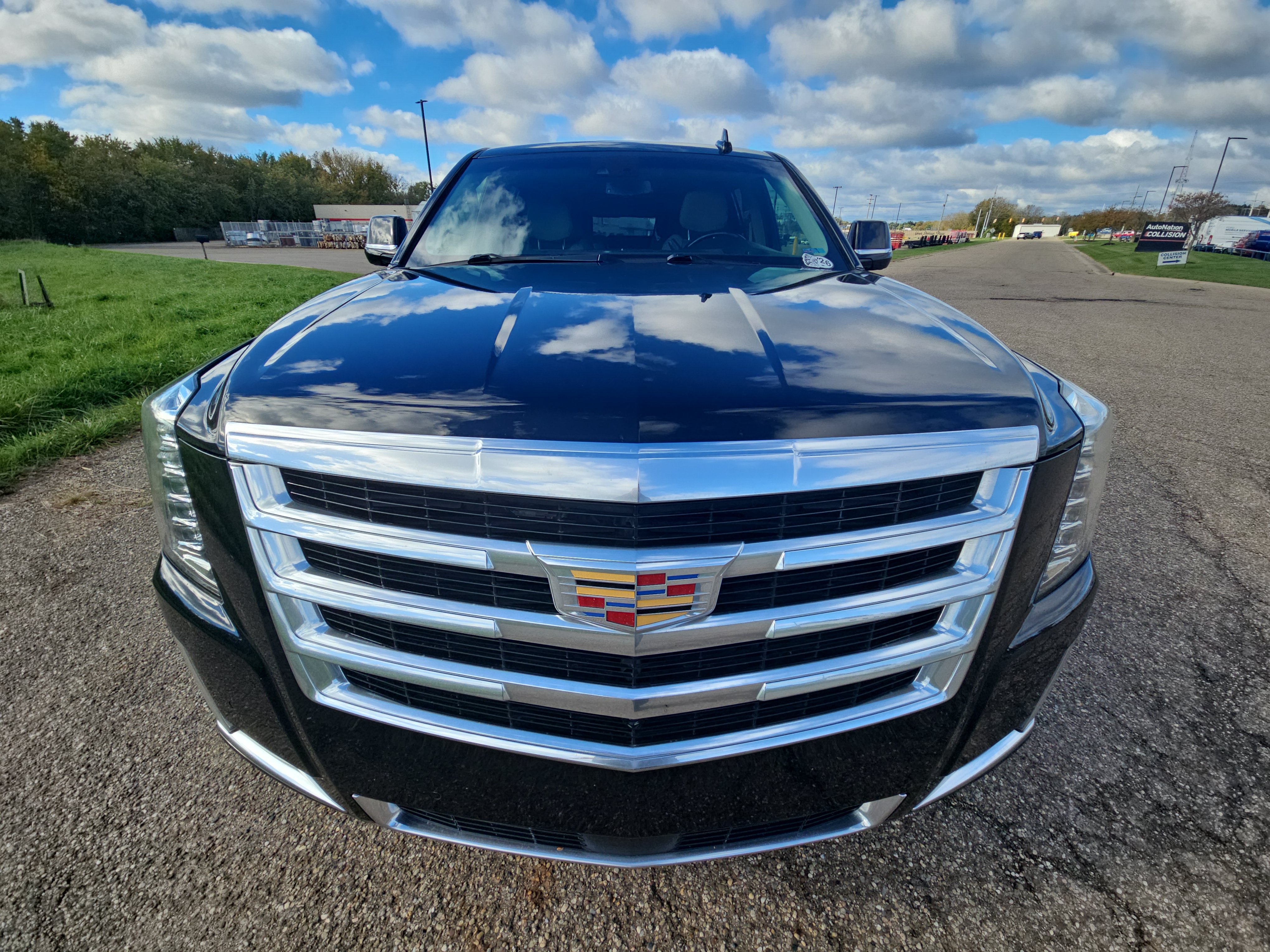 Used 2019 Cadillac Escalade ESV Premium Luxury AWD/4WD image 11