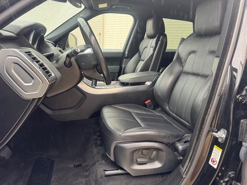 Used 2015 Land Rover Range Rover Sport SE image 12