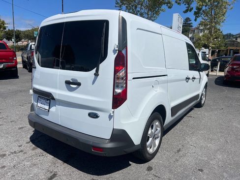 Used 2017 Ford Transit Connect XLT image 4