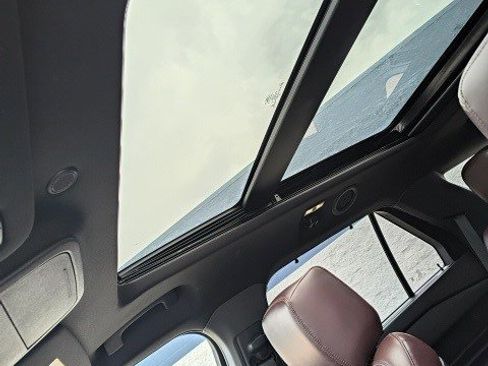 Used 2020 Ford Explorer Platinum w/ Premium Technology Package image 12