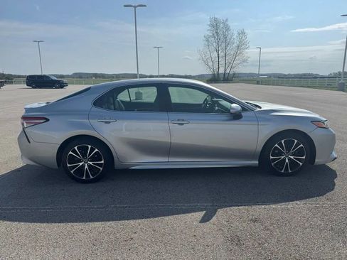 Used 2018 Toyota Camry SE image 8