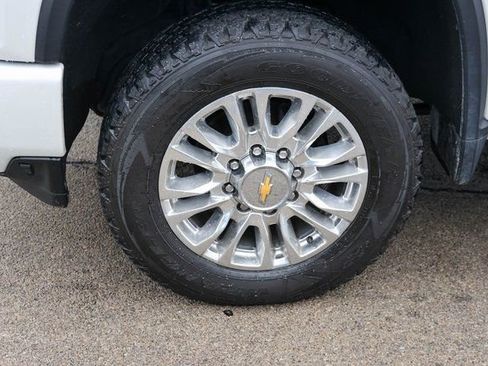 Used 2023 Chevrolet Silverado 2500 High Country w/ Z71 Off-Road Package image 7