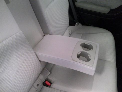 Used 2017 Subaru Forester 2.5i Premium w/ All-Weather Package image 32