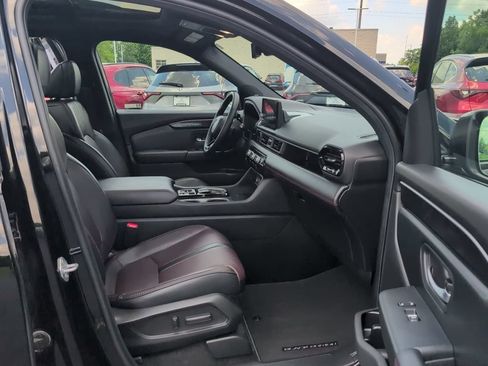 Used 2025 Honda Pilot Black Edition image 57