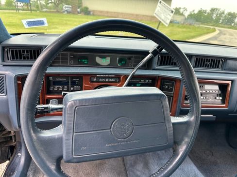 Used 1992 Cadillac Fleetwood Sedan image 14