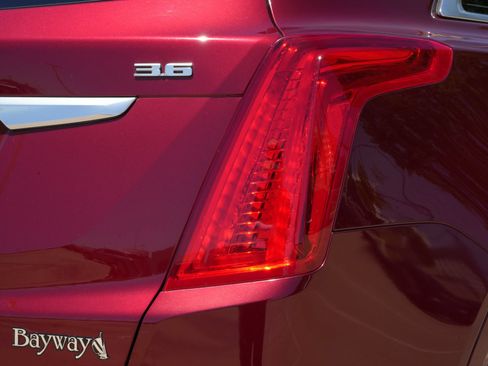 Used 2018 Cadillac XT5 Luxury w/ Driver Awareness Package FWD image 22