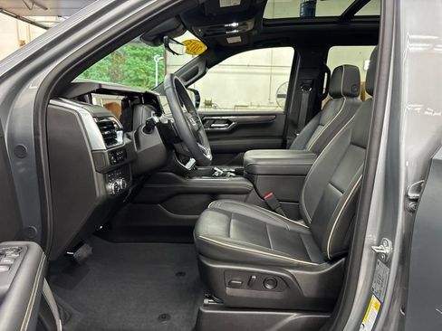 Used 2025 GMC Yukon Elevation w/ Technology Package AWD/4WD image 18