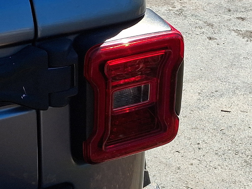 Used 2019 Jeep Wrangler Unlimited Sahara AWD/4WD image 8