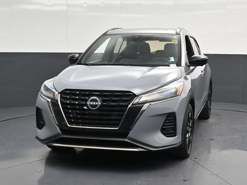 Used 2022 Nissan Kicks SR w/ Premium Package FWD image 6