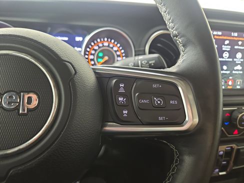 Used 2020 Jeep Gladiator Overland image 16