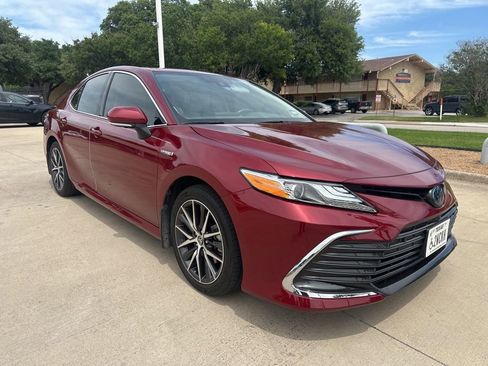 Used 2021 Toyota Camry XLE w/ Navigation Upgrade Package FWD image 12